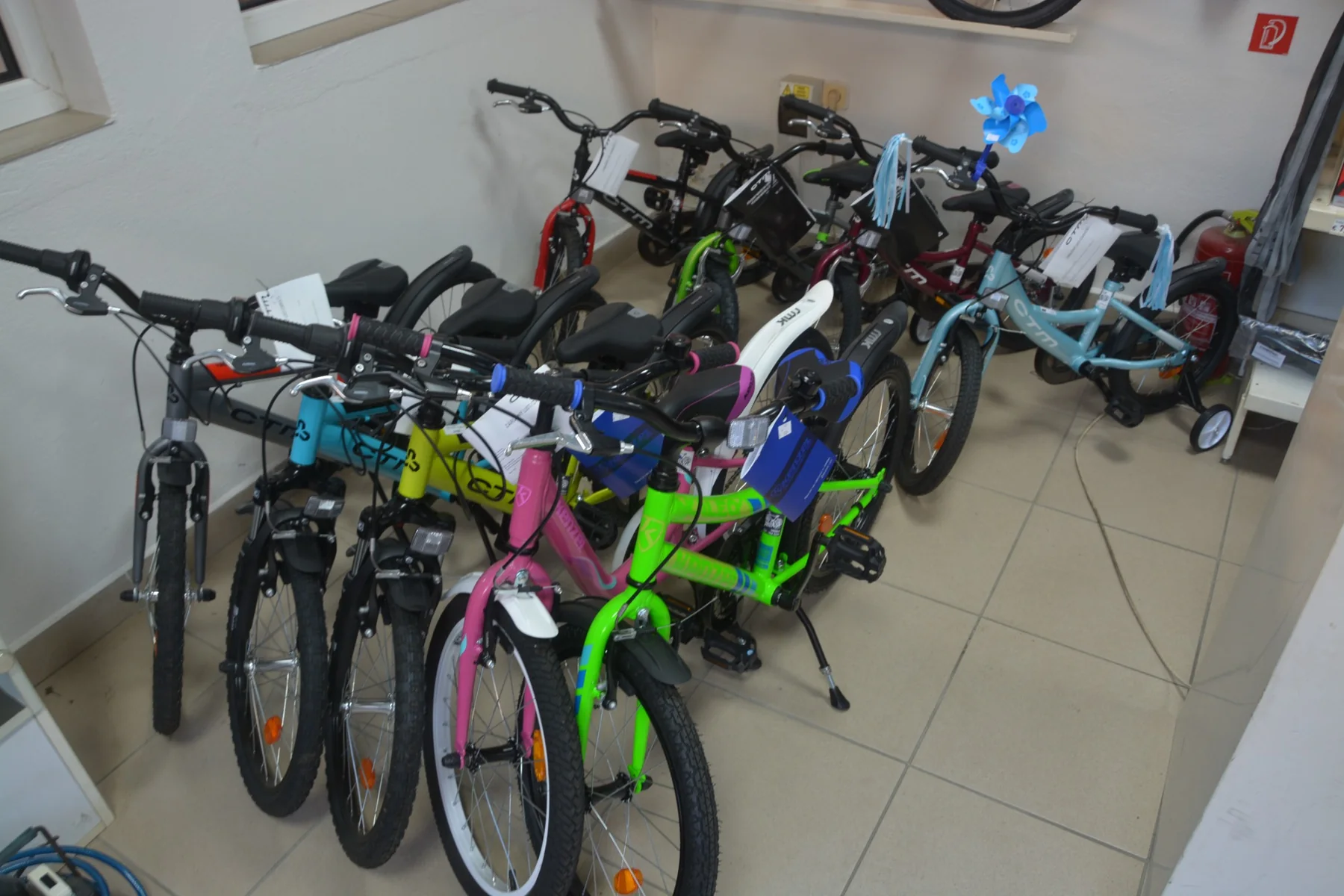 Detský kútik s bicyklami a odrážadlami