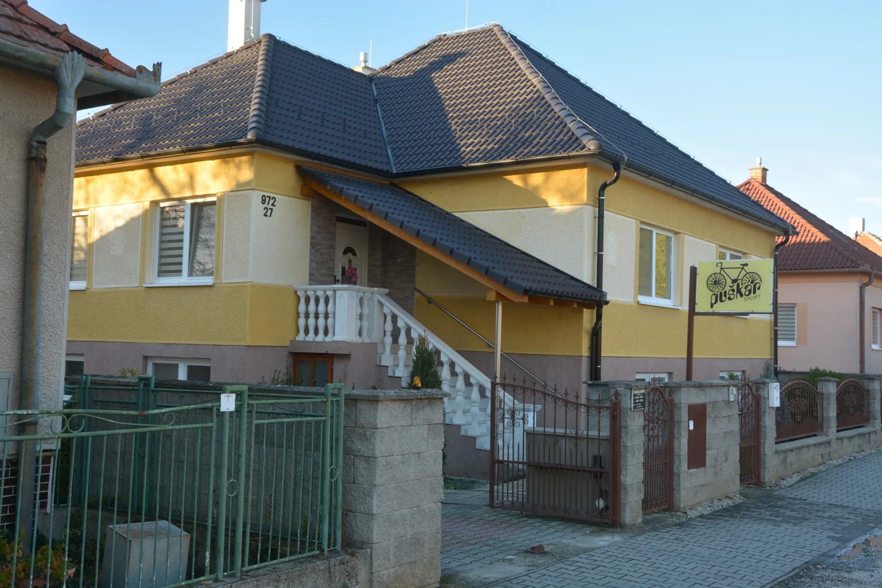 Budova predajne Puškár Sport vo Vrábľoch
